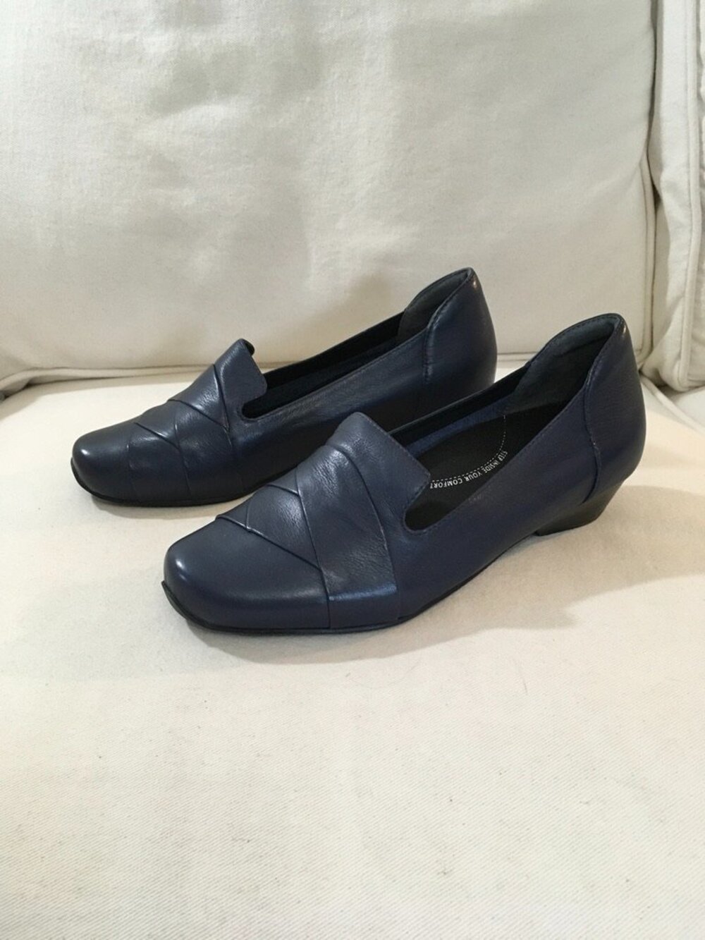 NWOT Ziera Celyn Wide Loafer Soft Leather Navy